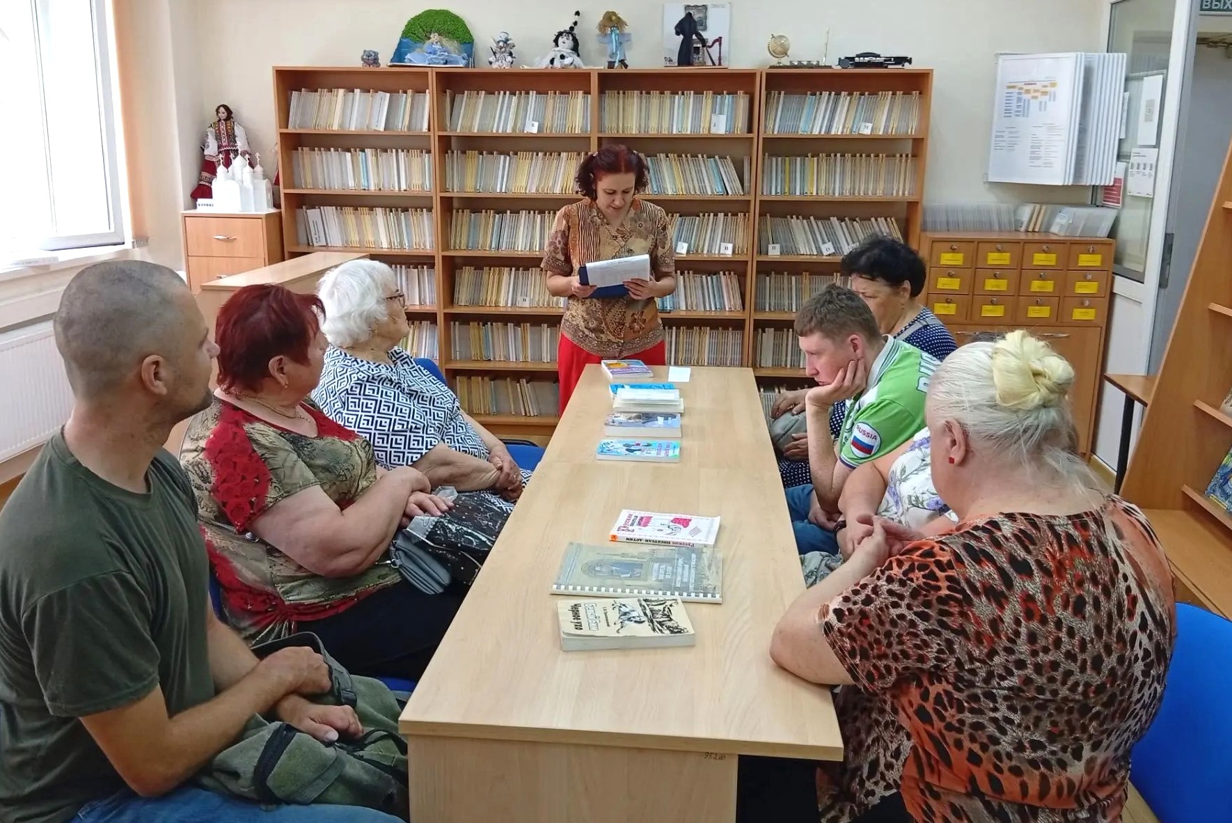 Краснодарские читатели побывали на литературном вернисаже «Кто знает, куда уходит детство»