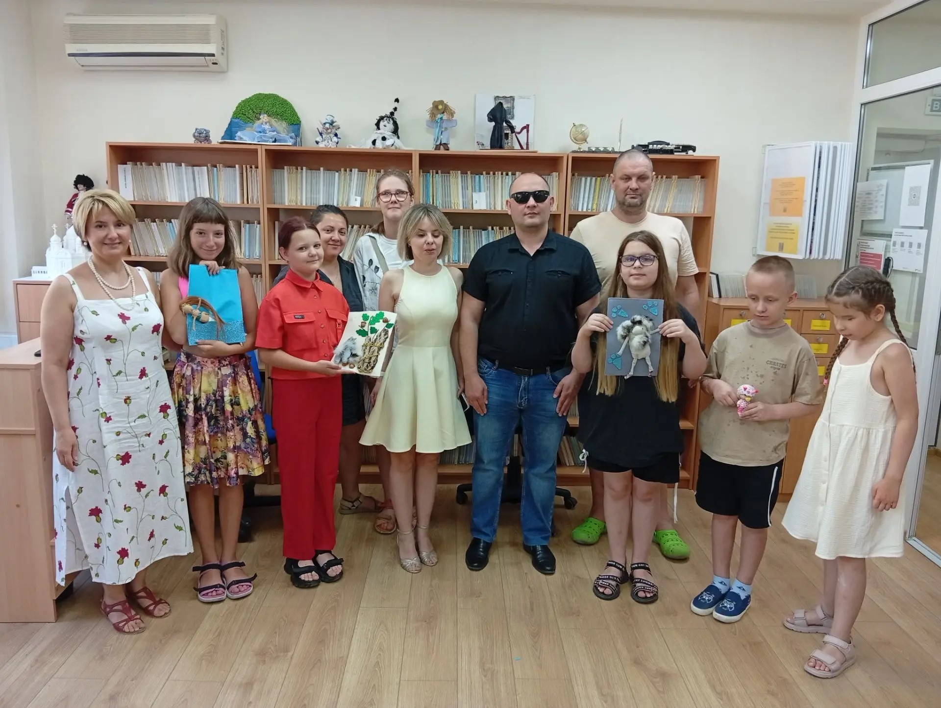 Краснодарские читатели снова создают тактильную книгу