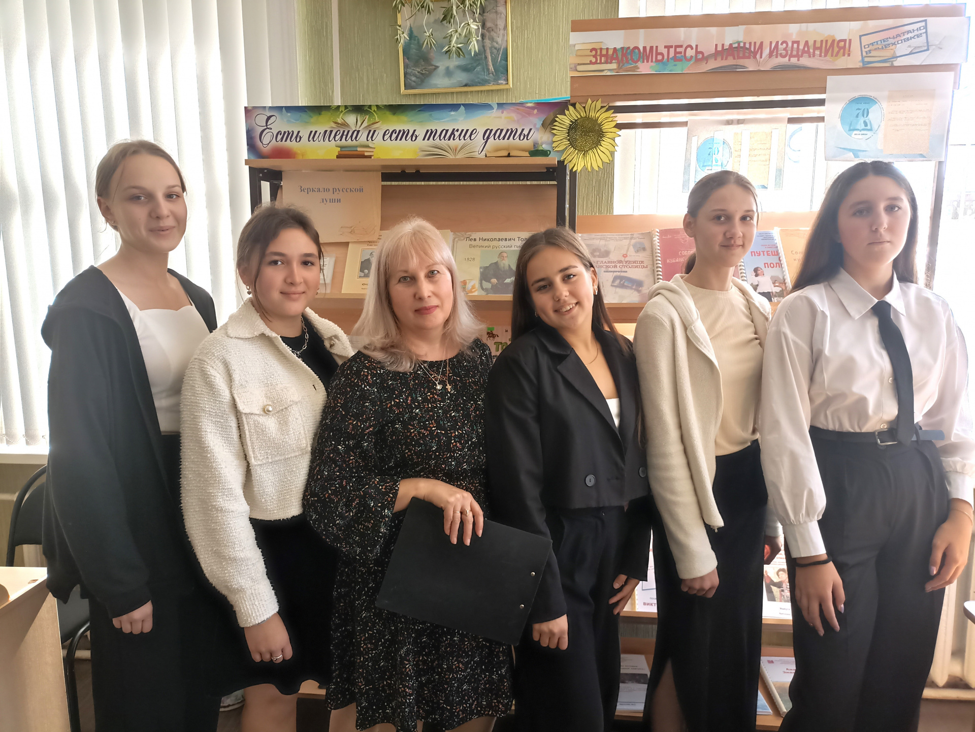 В Крымском филиале работает книжная выставка «Зеркало русской души»