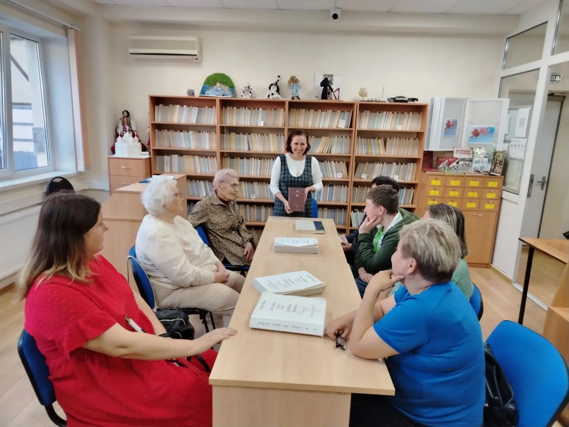 Краснодарские читатели посетили литературный вернисаж «Обыкновенный волшебник»