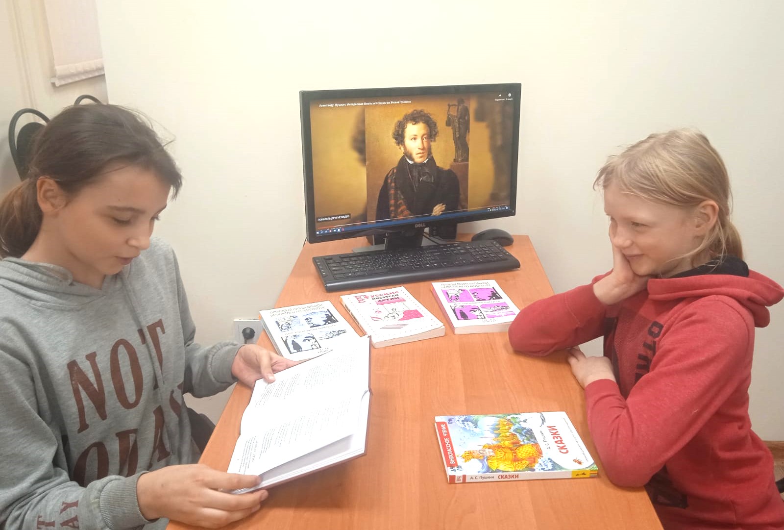 В Сочинском филиале провели громкое чтение «Его перо любовью дышит»