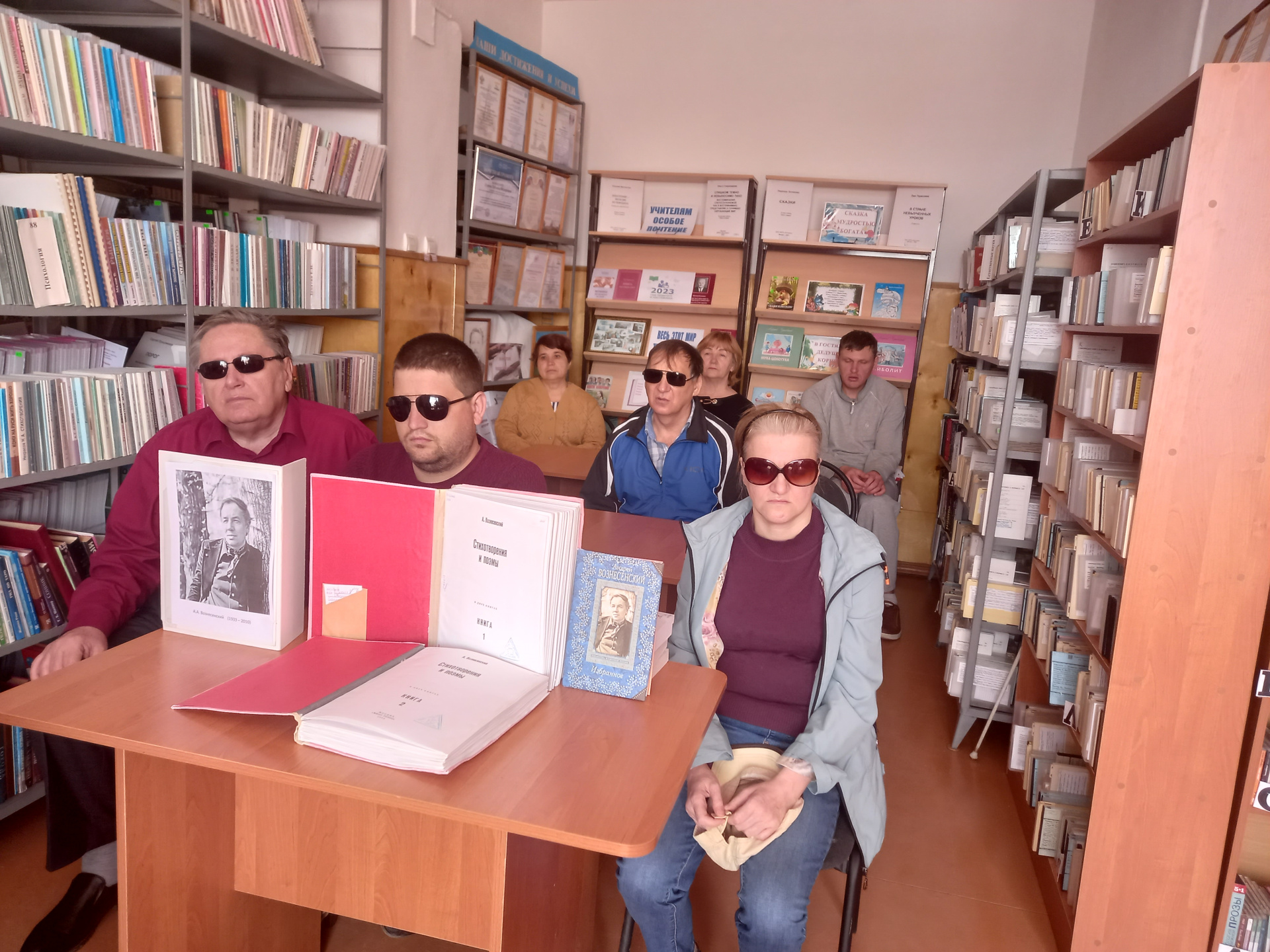   В Лабинском филиале прошел час поэзии к 90-летию со дня рождения А. Вознесенского