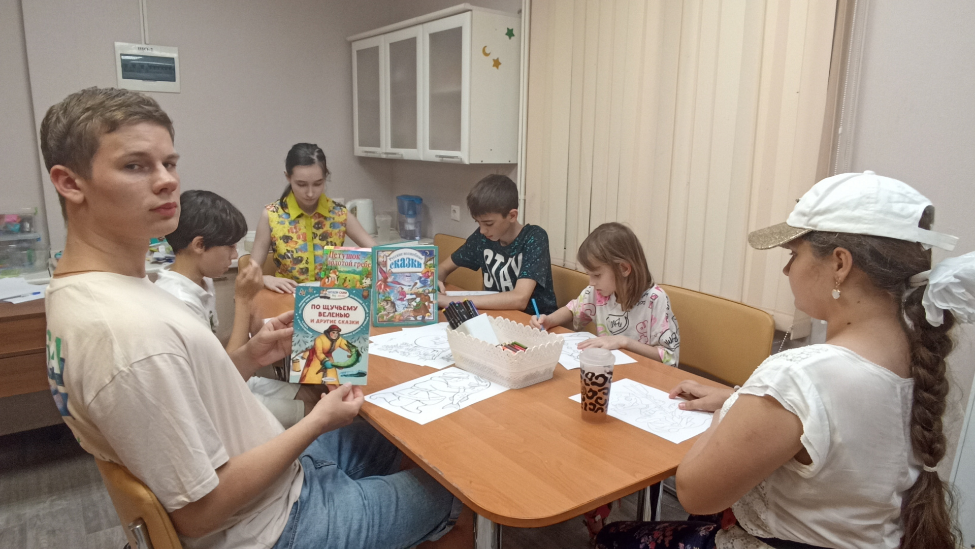 Читатели филиала Сочинский посетили громкие чтения «Сказки в семейном кругу»