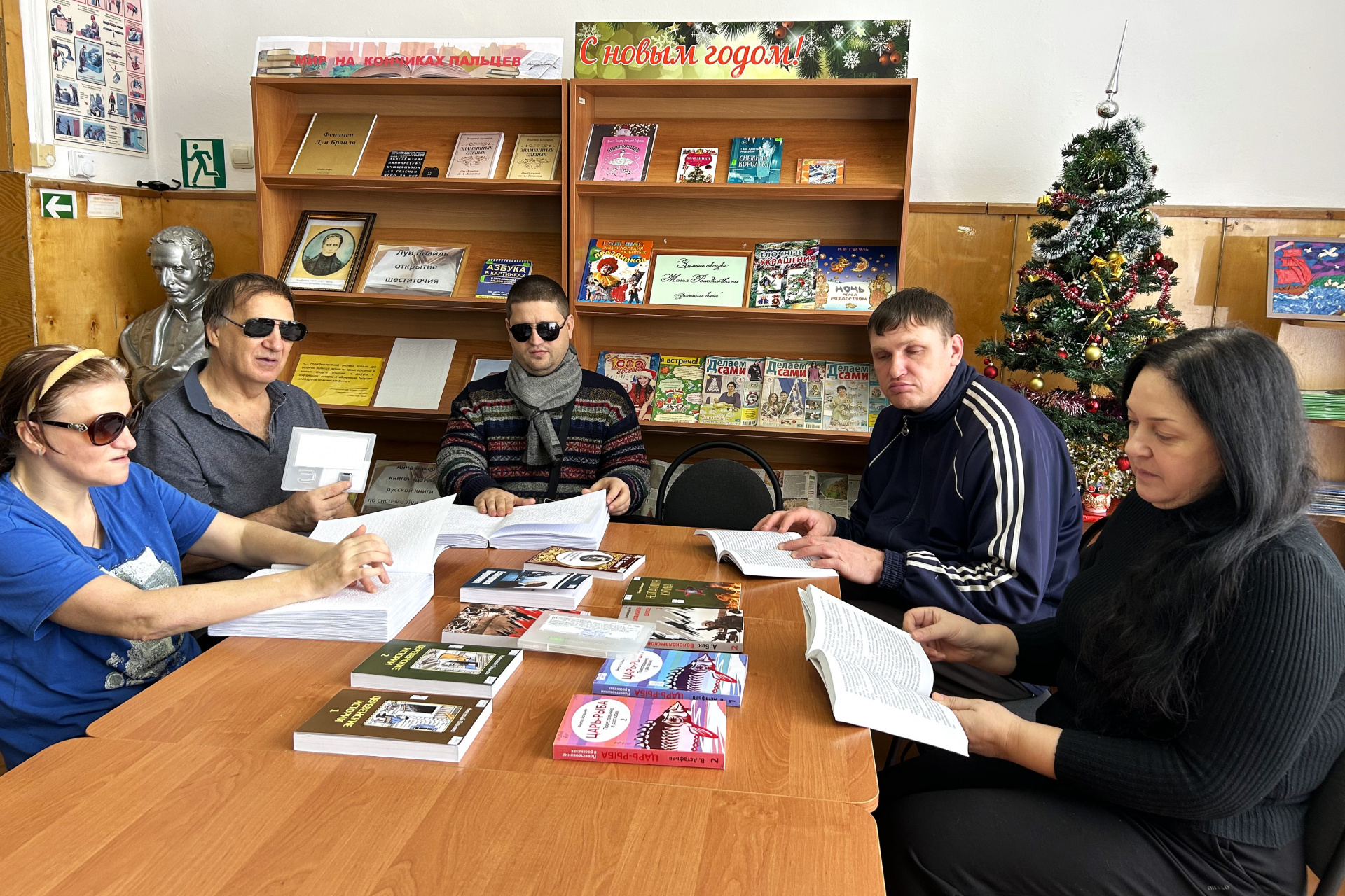 Лабинских читателей пригласили на книжную выставку