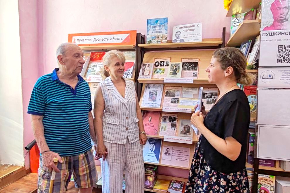 В филиале Геленджикский прошли книжные выставки писателей-юбиляров