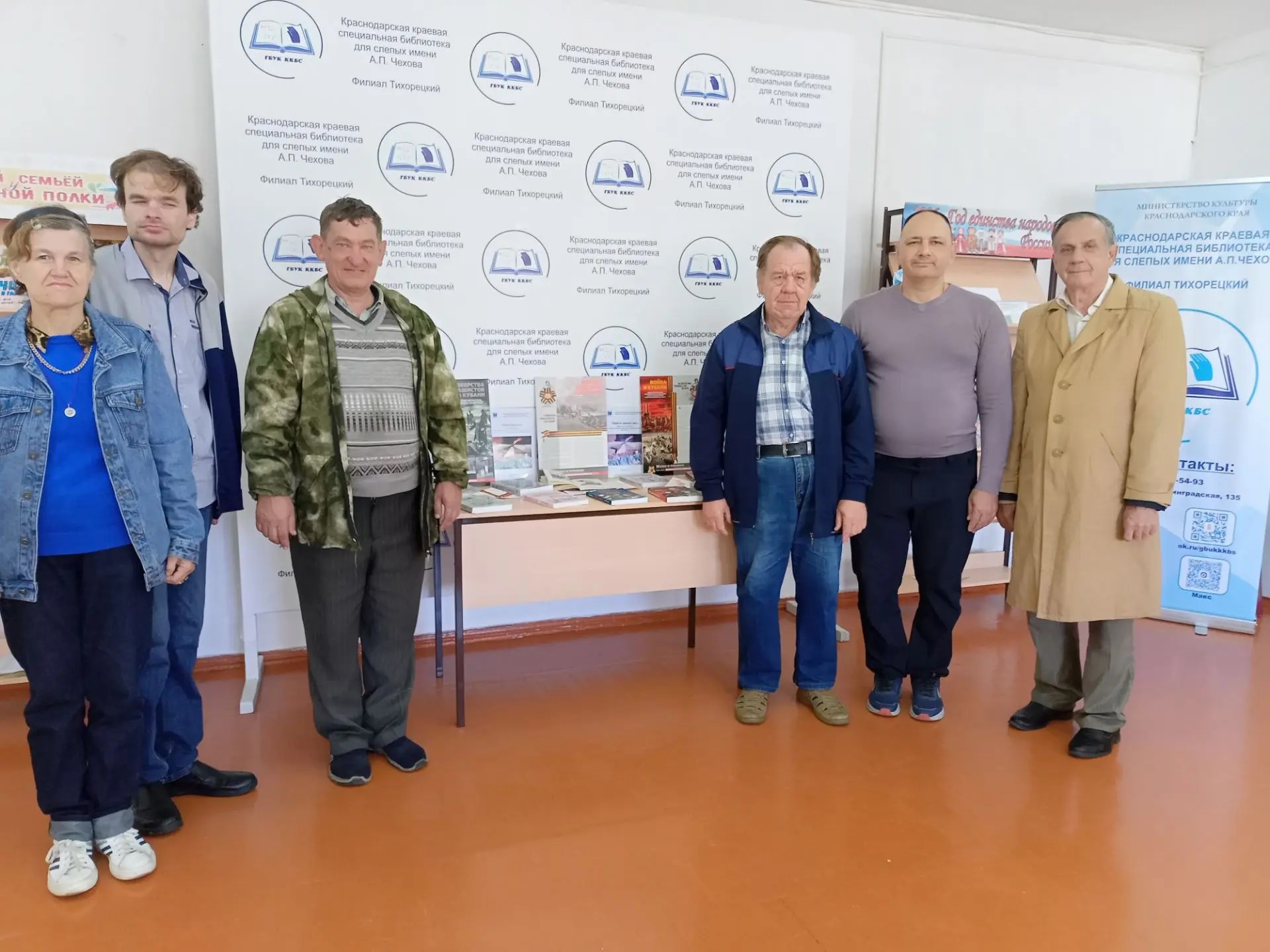 Тихорецкие читатели посетили обзор книжной выставки «Нам битву эту не забыть»