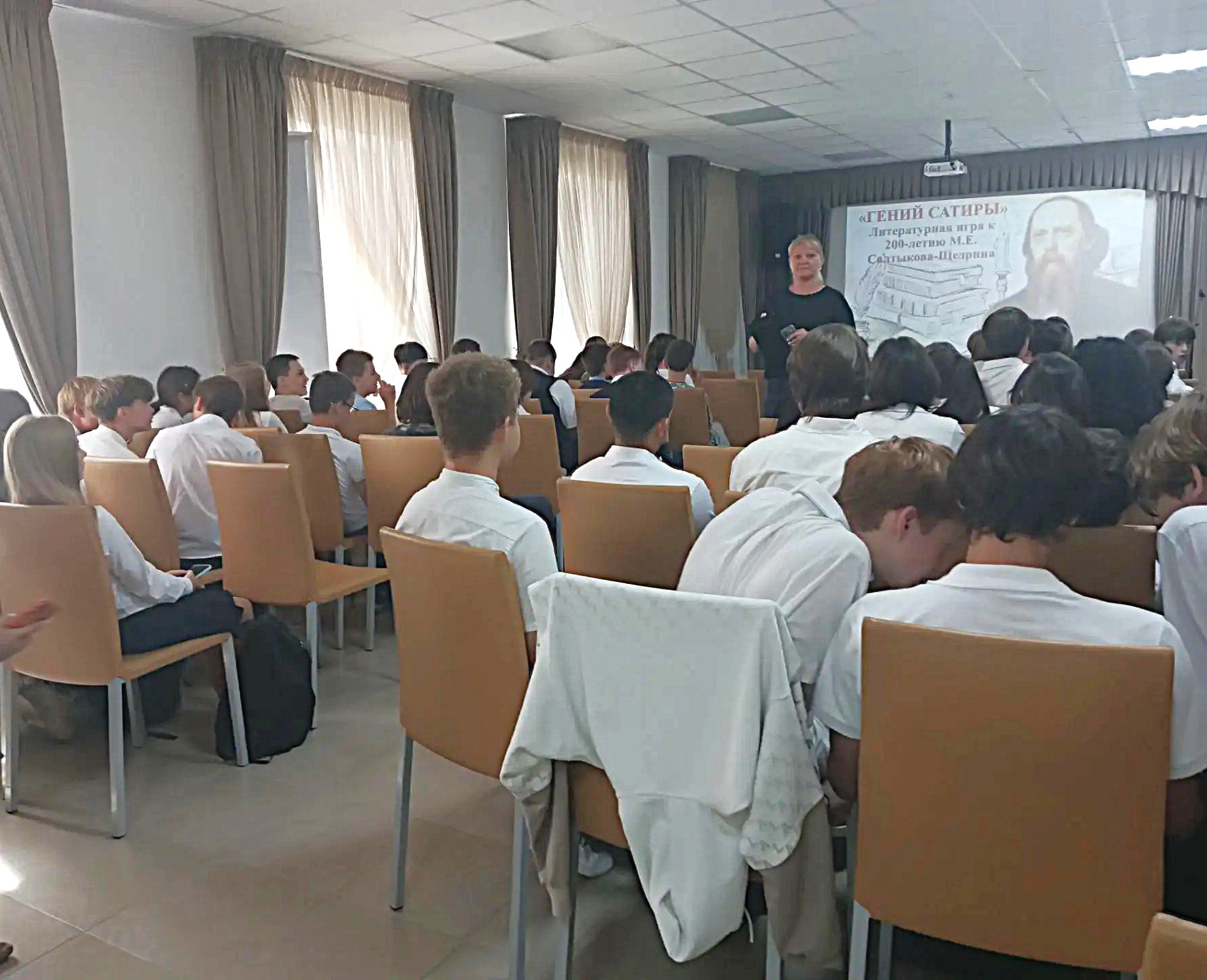 Крымские читатели посетили литературную игру «Гений сатиры»
