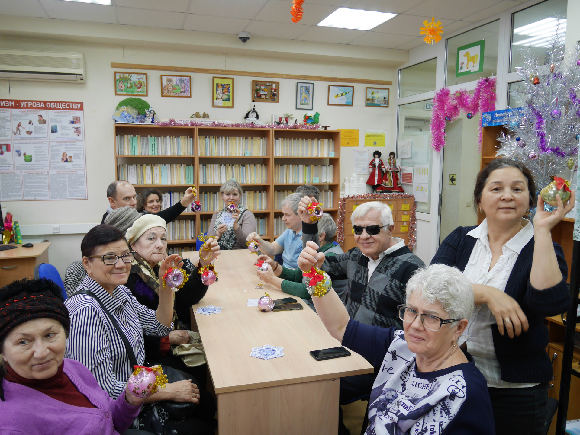  В отделе делового и досугового чтения встретились участники клуба «Прикосновение»