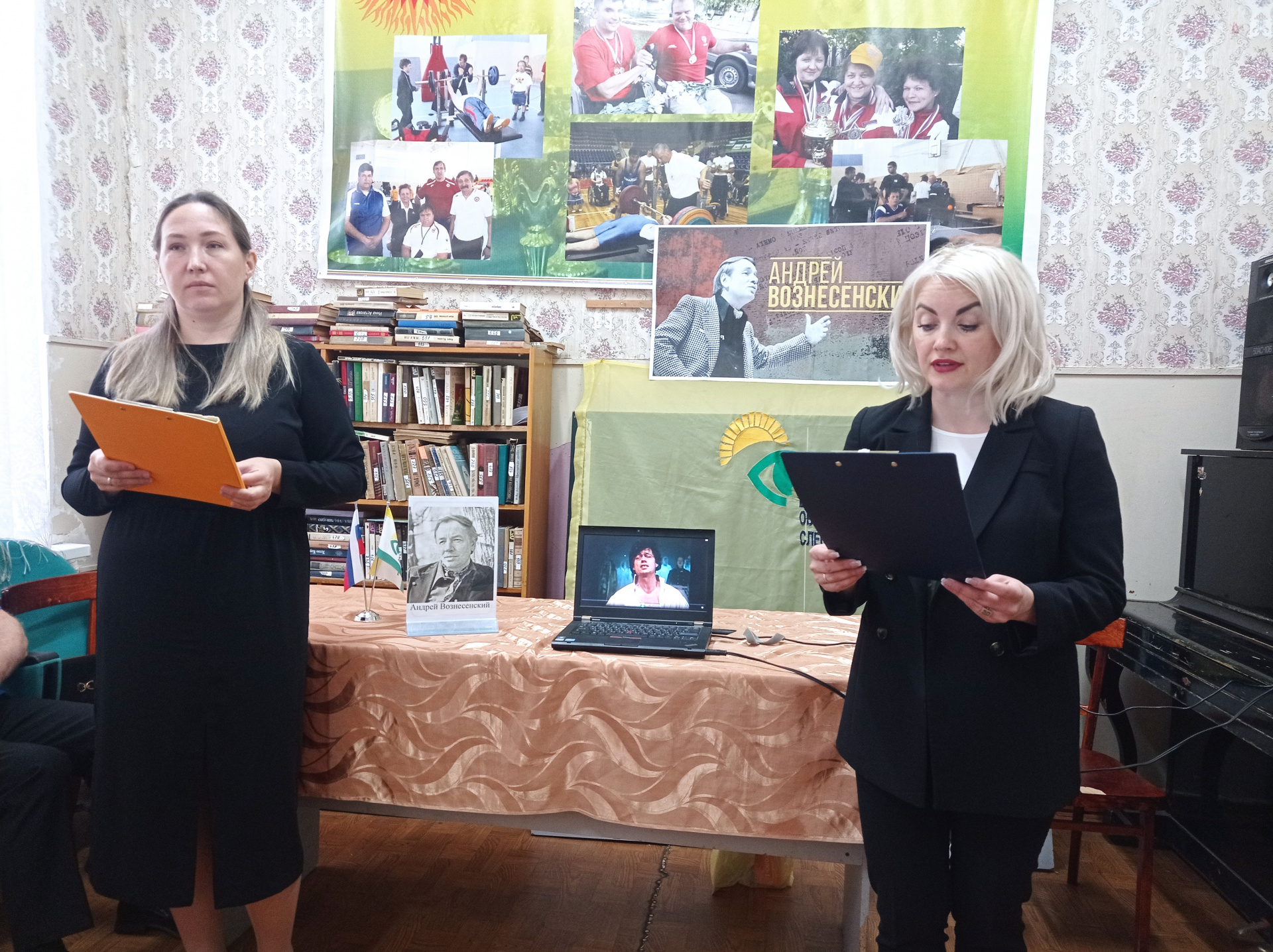  В Тихорецком филиале открылась литературно-музыкальная гостиная к 90-летию со дня рождения А. Вознесенского