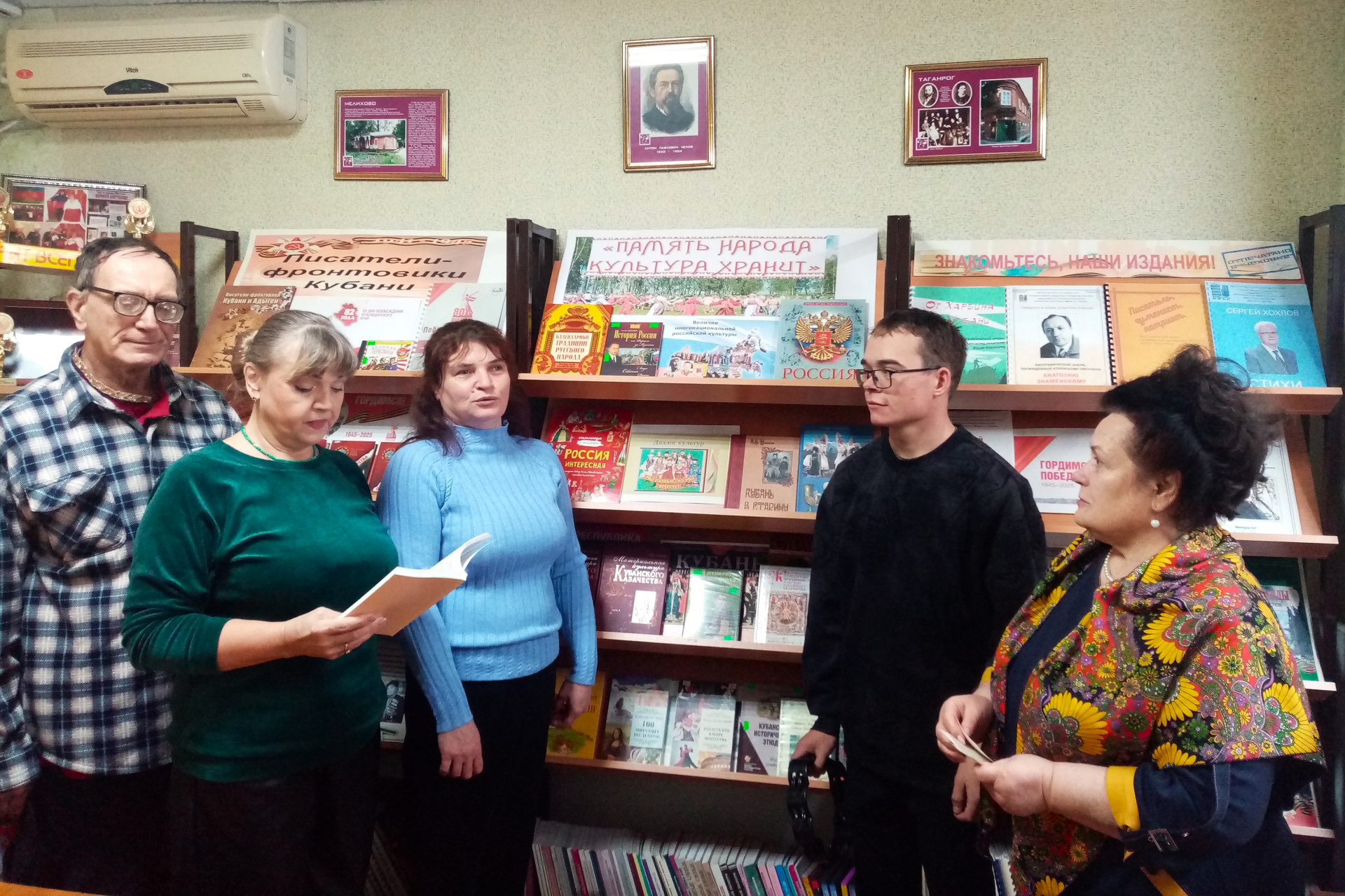 «Память народа культура хранит». Ейские читатели посетили книжную выставку 