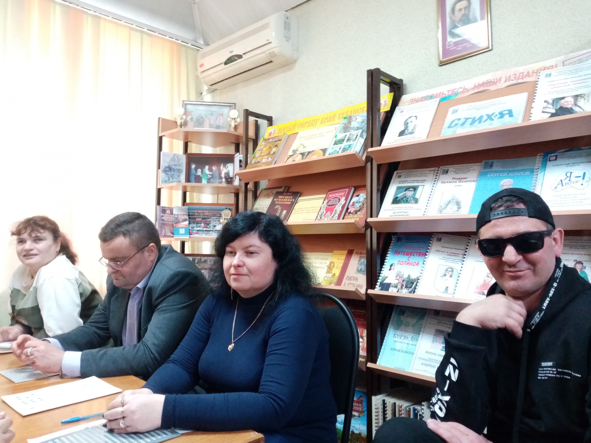   Читатели Ейского филиала «Чеховки» сыграли в «Что? Где? Когда?» с коллегами  из Симферополя