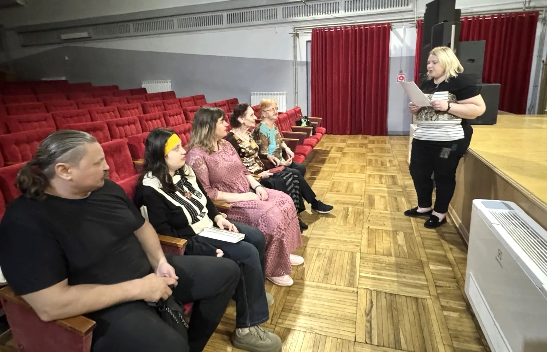 Краснодарские читатели посетили лекцию-дискуссию «Осознанные каникулы: искусство отдыхать без чувства вины»  