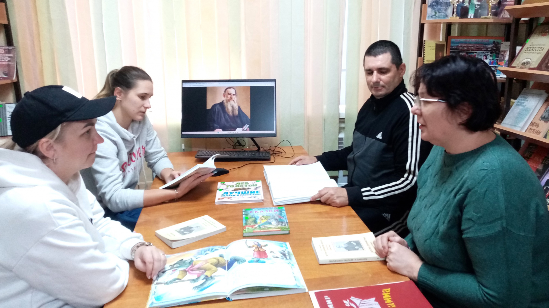 Ейский филиал пригласил читателей на книжный обзор 