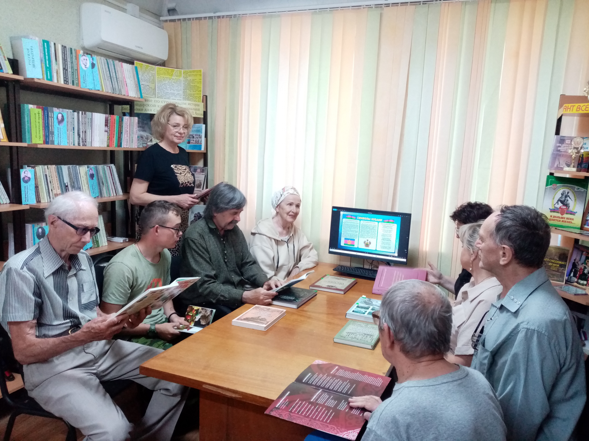 Ейские читатели посетили выставку «Горжусь тобой, мой край родной»