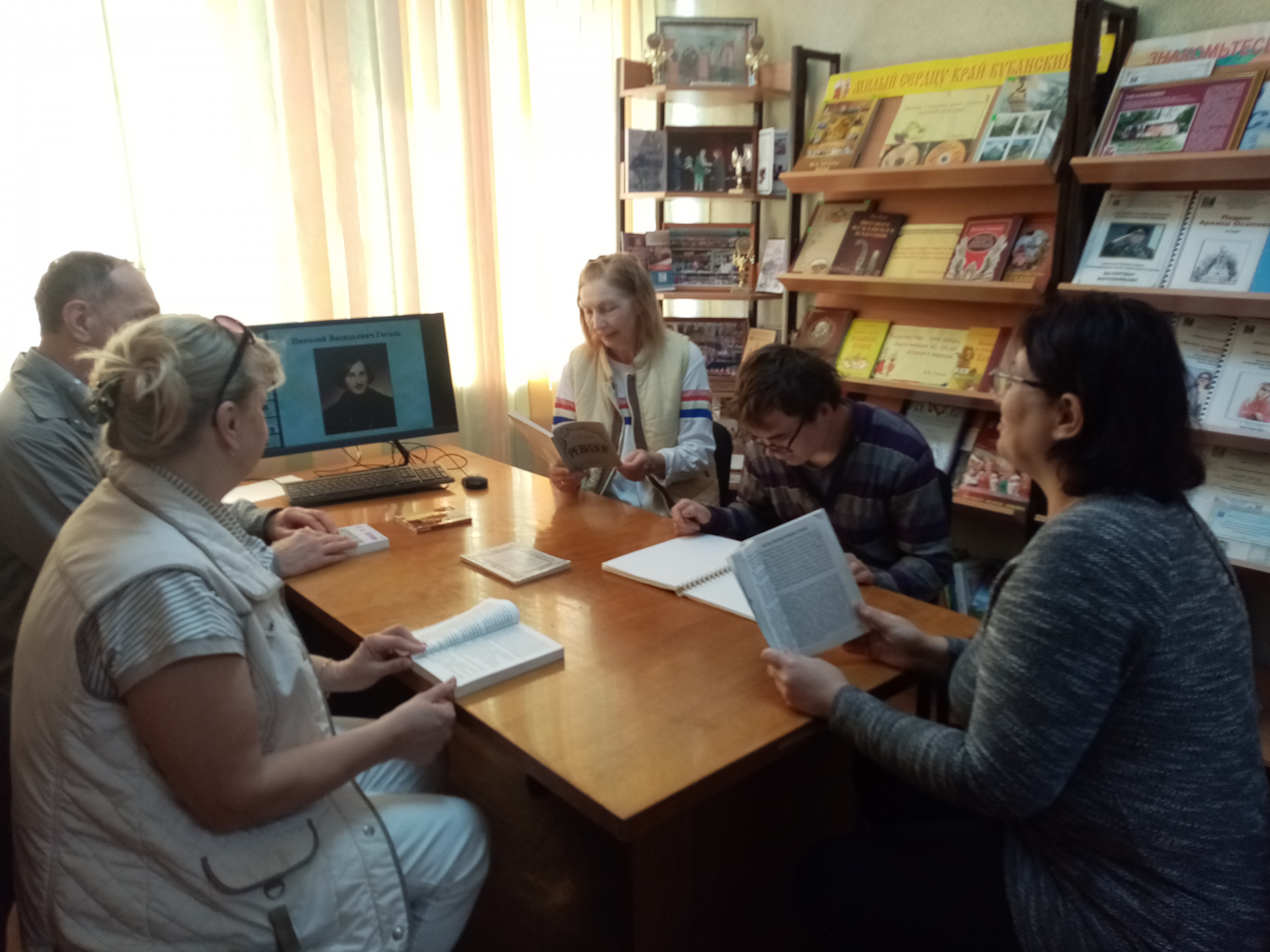  В Ейском филиале открылась литературная гостиная к 215-летию со дня рождения Н. В. Гоголя 