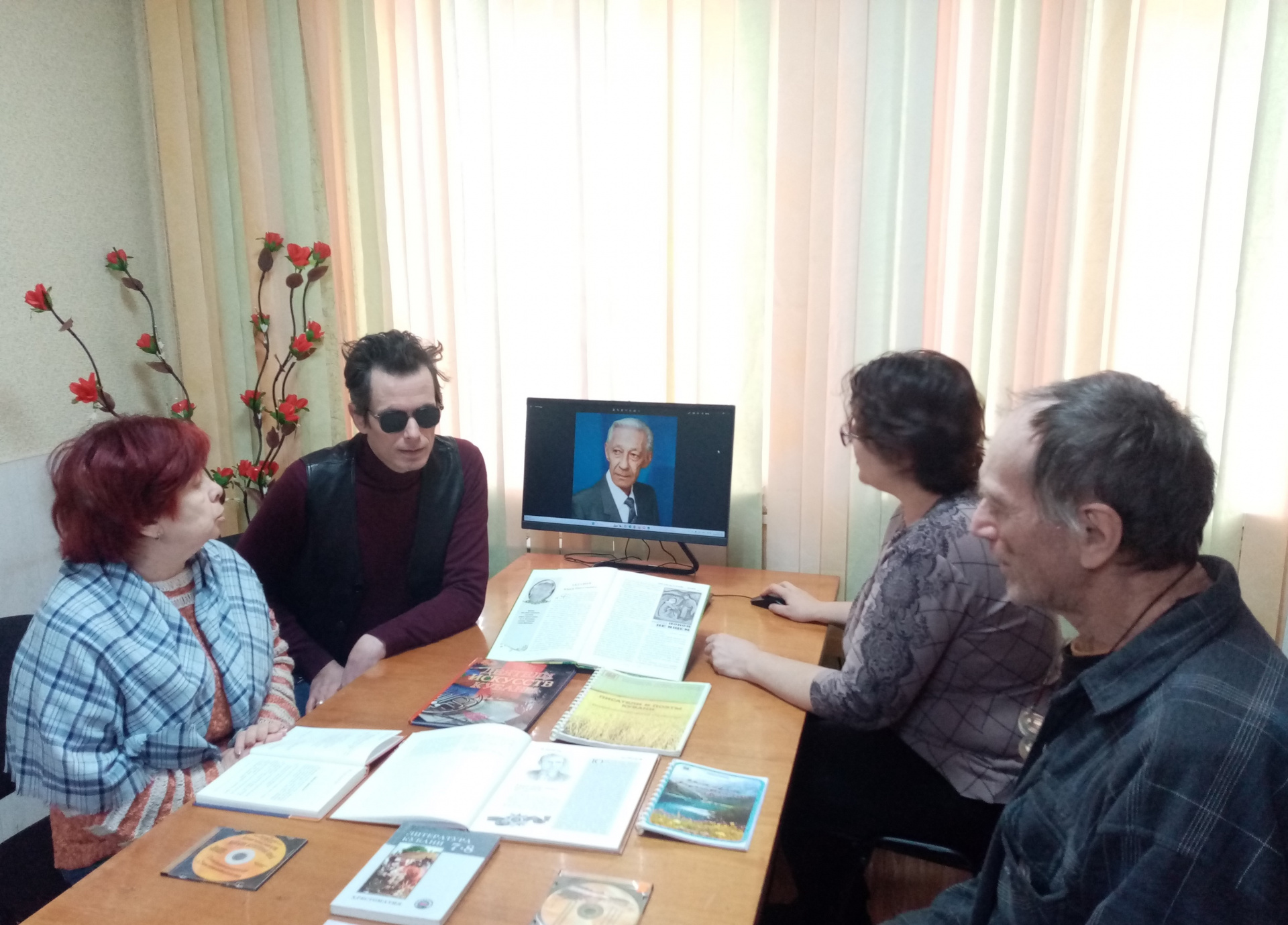  Ейский филиал  пригласил читателей на литературный час  к 100-летию со дня рождения  Юрия Абдашева